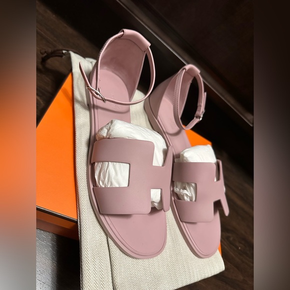 NIB Hermes Santorini Sandals in Rose - Picture 3 of 3